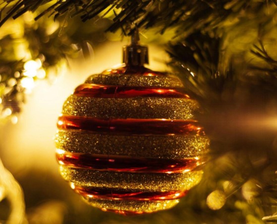 Garland and Lights: Perfecting Your Tabletop Tree